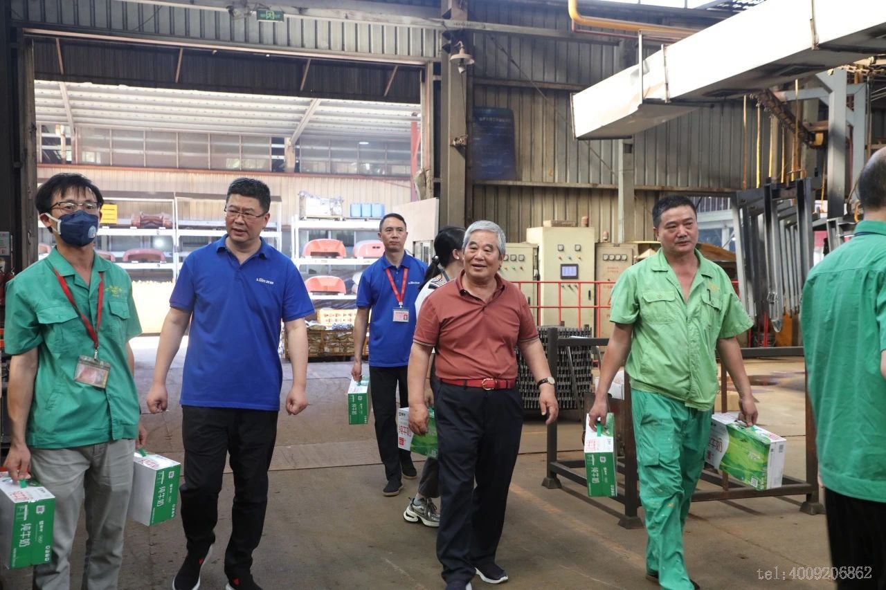 公司領(lǐng)導(dǎo)深入一線慰問(wèn)員工,傳遞溫暖關(guān)懷